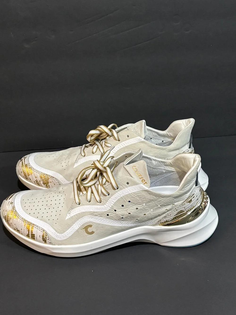 Courser Uno Women’s Sneakers – White Luxe / Gold – Size 11